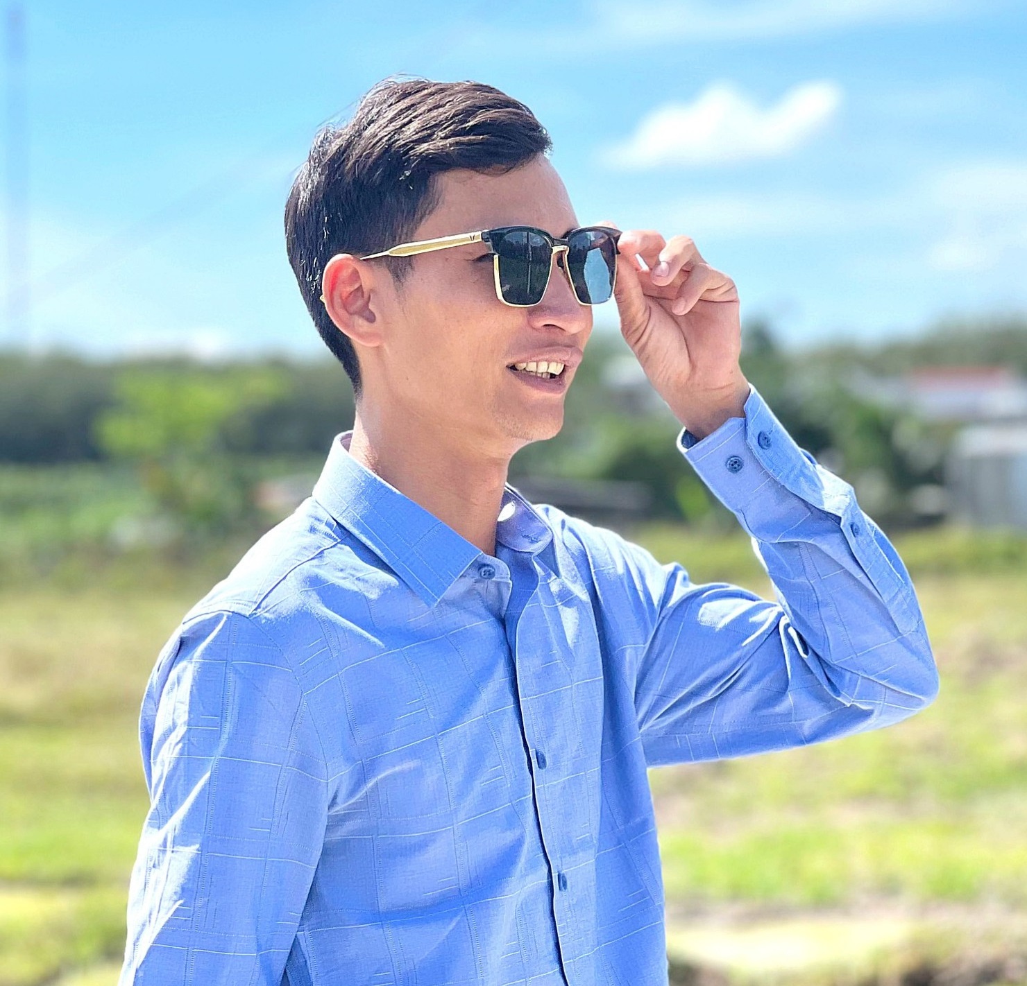 Hình ành liên hệ